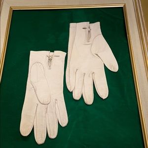 1 pair vintage gloves white soft leather like